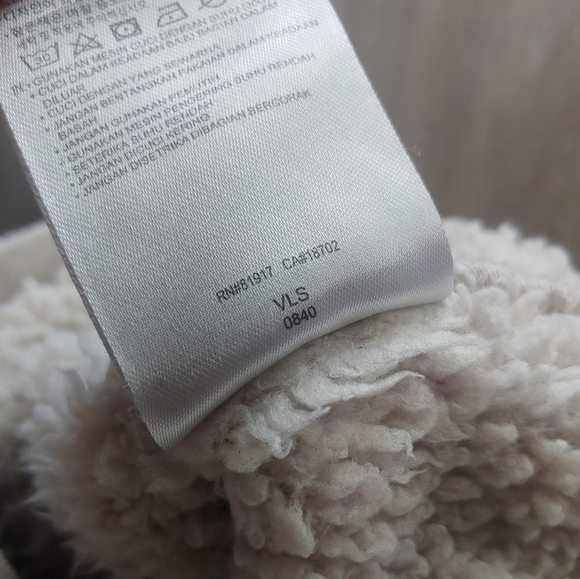 Nike Baby Beige Cream Sherpa Fleece Pullover Sweater Embroidered Logo Pink 24 M - Picture 6 of 7